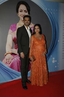 IN PICS: Heavily PREGNANT Esha Deol looks mesmerizing at her mom Hema Malini's dance festival!