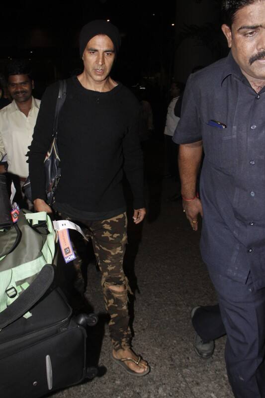 Akshay Kumar and his family was clicked at the airport on Sunday as they returned back from Switzerland after celebrating the actor's 50th birthday
