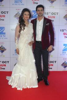 Zee Rishtey Awards 2017: IN PICS- Divyanka Tripathi, Sriti Jha, Sargun Mehta & other TOP TV STARS grace the RED CARPET!