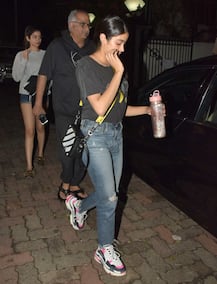 IN PICS: Janhvi-Khushi along with dad Boney Kapoor celebrate their Arjun bhaiya's birthday in style!