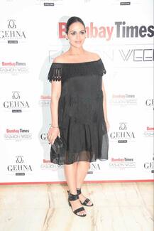 IN PICS: Pregnant Esha Deol's STYLISH avatar at a Fashion show proves that she is going to be a YUMMY-MUMMY!