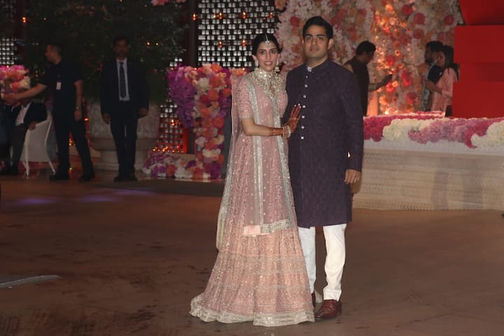 Set-to-be-engaged Akash Ambani & Shloka Mehta pose together at the bash.(Photo: Manav Manglani)