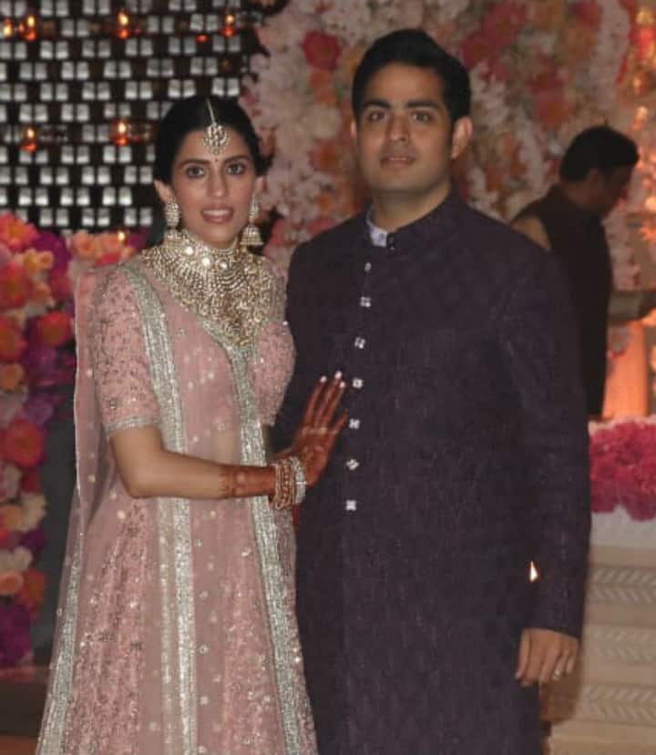 After which, the soon-to-be-married couple Akash & Shloka also came out to pose together for the cameras. Check out the pictures here...(Photo: Manav Manglani)