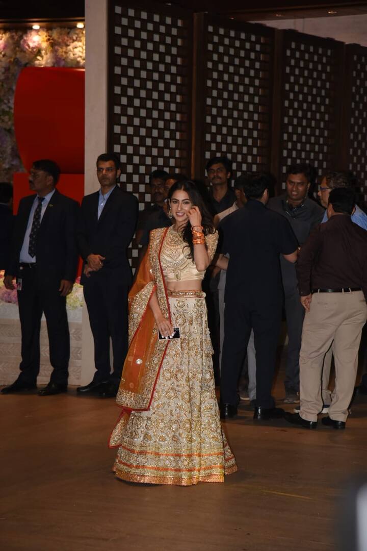 Sara the beautiful daughter of Saif and Amrita is one of the most popular star kids and remains in headlines due to her two films coming up.