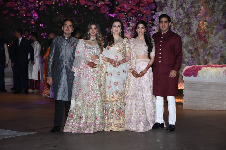 Akash and Shloka's pre-engagement celebrations have been in buzz for 3 days and tonight is the big day for them. (All pics: Manav Manglani)