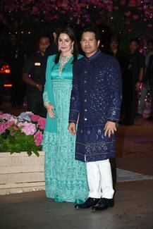 Sachin, Zaheer & Harbhajan make a ROCKING appearance with their gorgeous wives at Akash-Shloka's engagement bash