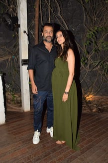 Director Abhishek Kapoor's wife flaunts her baby bump at 'Kedarnath' wrap-up bash!