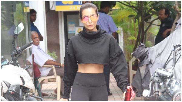 The super stylish and glamorous Arora flaunted her curves while coming out of the gym.