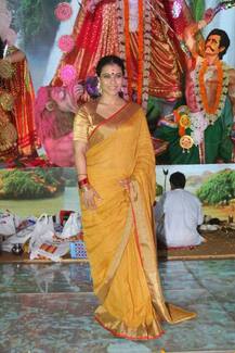 SEE PICS: Actress Kajol looks drop-dead-gorgeous in her traditional bengali look on the occasion of Durga Ashtami!
