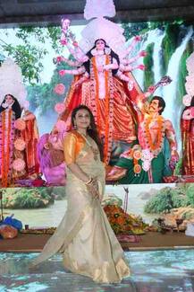 Bong-beauty Rani Mukerji reunites with her 'Saawariya' co-star Ranbir Kapoor at Durga Puja!