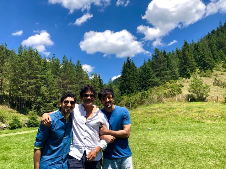 Nagarjuna, who's making a comeback in Bollywood after 15 years, has now taken himself to Twitter and treated fans with series of pictures that he revealed were from the Sunday Lunch enjoyed by the whole 'Brahmastra' cast. His caption read-
