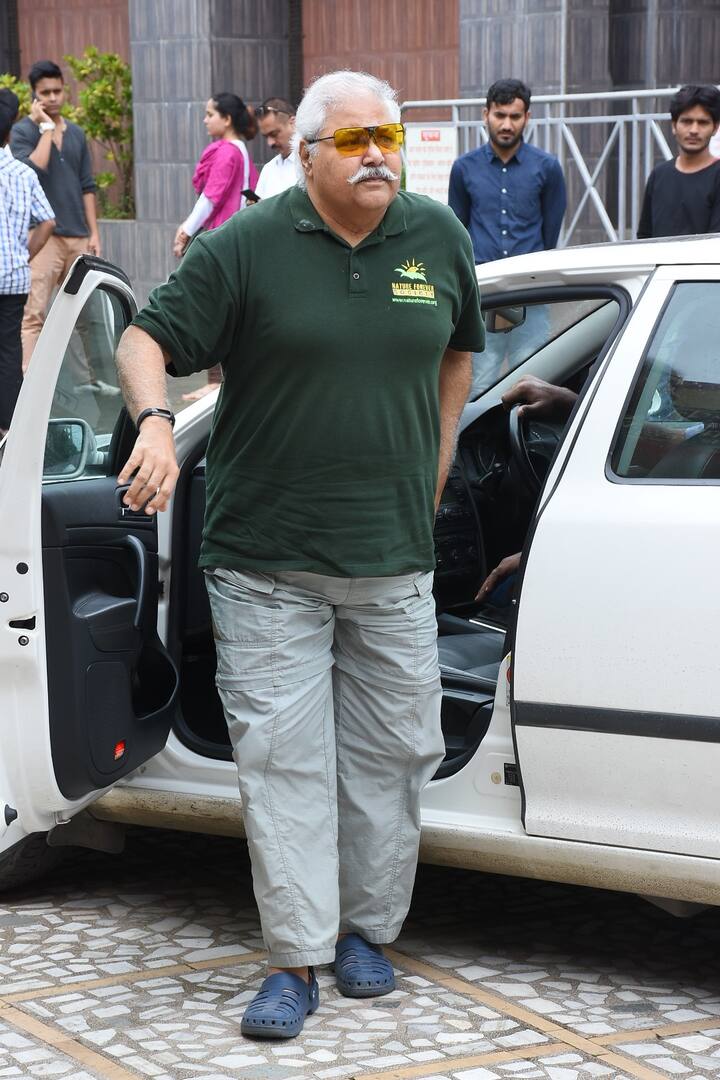Veteran film & TV actor Satish Shah attended Rita Bhaduri's funeral. (Photo: Manav Manglani)