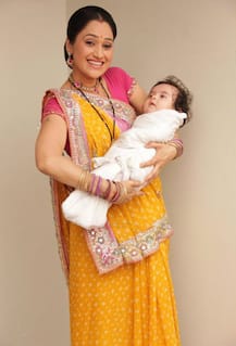 PREGNANT Disha Vakani aka Dayaben from ‘Tarak Mehta Ka Ooltah Chashmah’ looks RADIANT at her 'godh bharai' ceremony!