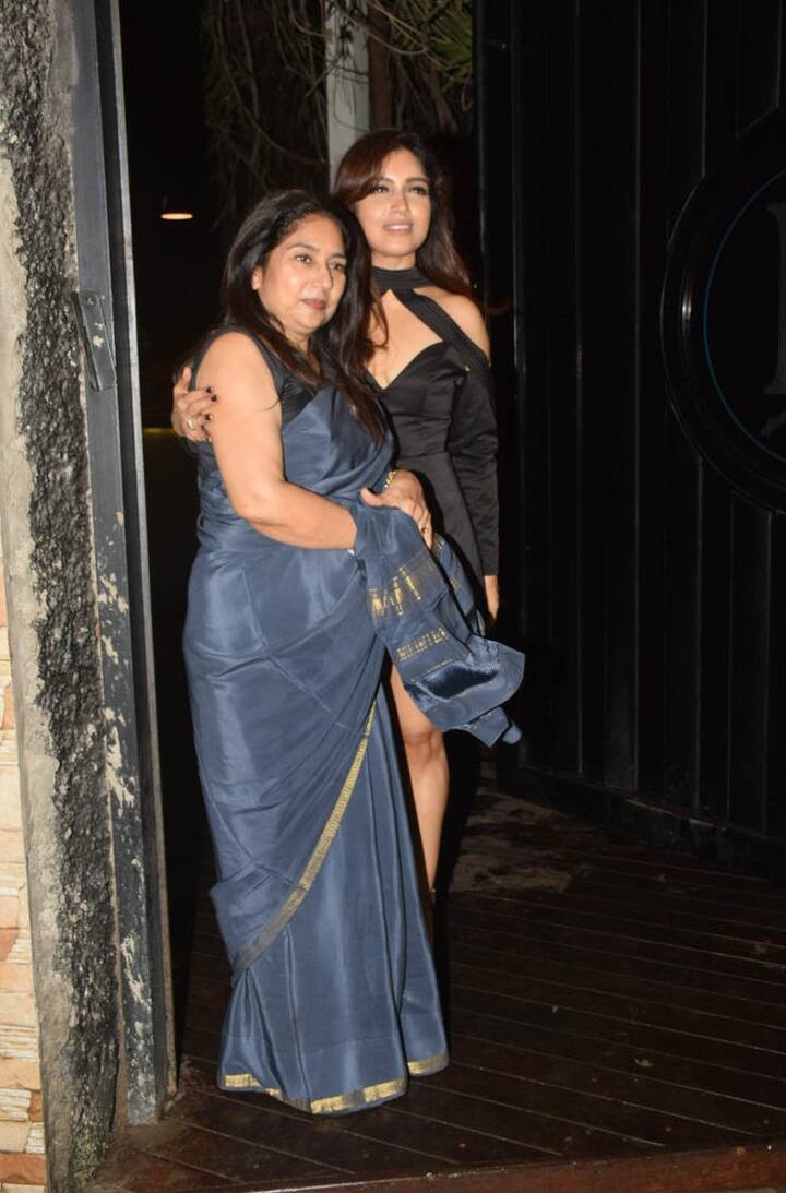 Bhumi's mother Sumitra Hooda looked happy & proud as they pose together at the birthday bash. (Photo: Manav Manglani)