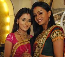 PICS: 'Bidaai' sisters Sara Khan & Parul Chauhan REUNITE after a very long time giving us friendship goals!