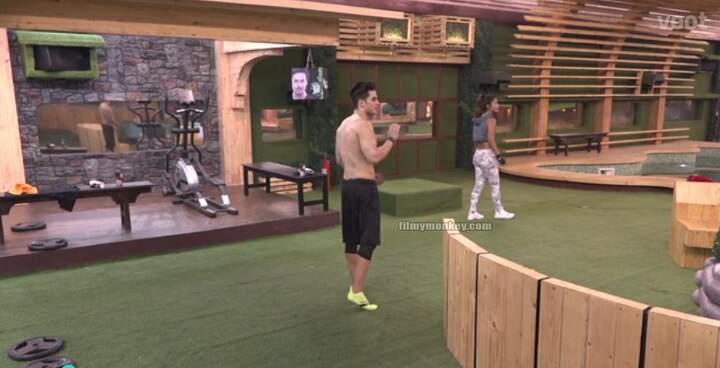 Here's some unseen action from the Bigg Boss 11 house, the show that started with the bang on October 1st and we saw some major fights among different housemates. But here we are talking 'Love' or as Vikas thinks so!(Pic Credit: Colors)