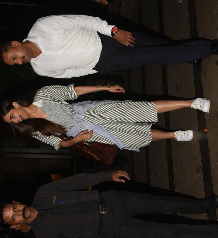 Deepika was on a dinner date with her friends.