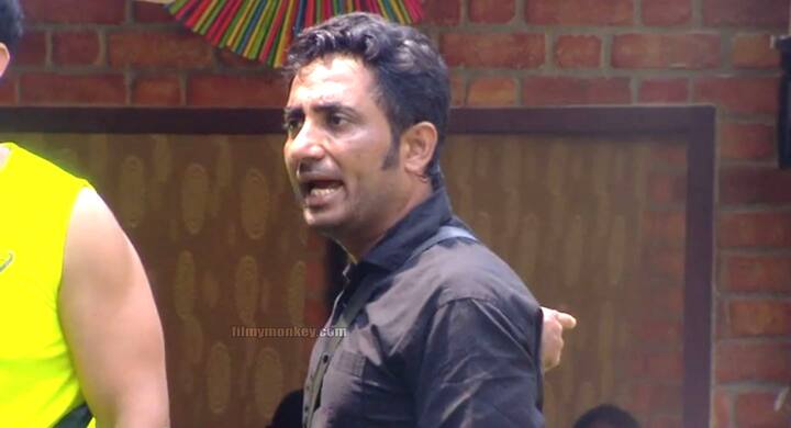Throughout the first week of 'Bigg Boss 11', two contestants, Arshi Khan and Zubair Khan have been the centre of attraction or they tried their best for it with their loud behavior.