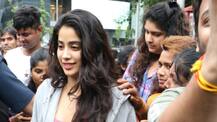 Janhvi Kapoor snapped post lunch with sister Khushi Kapoor & other family members!