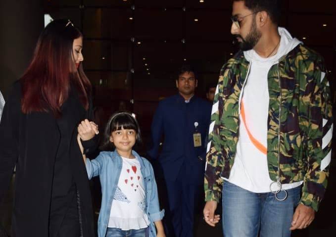 The parents kept interacting with their kiddo too as she constantly smiled.