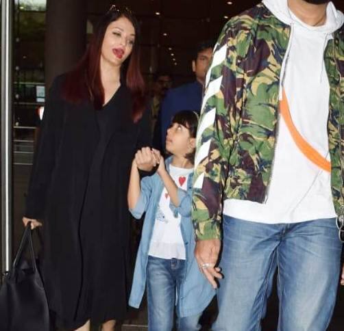 The former Miss World never fails to impress with her impeccable beauty that always makes cameras happy no matter where she is clicked. And the Mommy avatar now, only adds to her beauty.