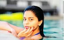 WOAH! This LATEST SELFIE of Shah Rukh Khan's daughter Suhana pouting with her friend is breaking the internet!
