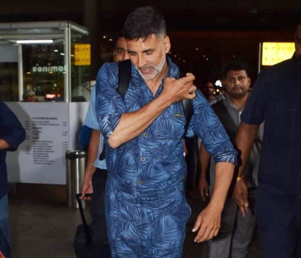 Akskhay Kumar returns with family after the vacation, from London.