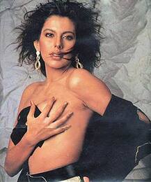 Now 50, actress known for her sizzling role in Aamir Khan's 90's hit film still slays with her hotness!