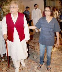SEE PICS: Rani Mukerji's father Ram Mukerji dies at 84; Aditya Chopra & other family members attend the last rites!