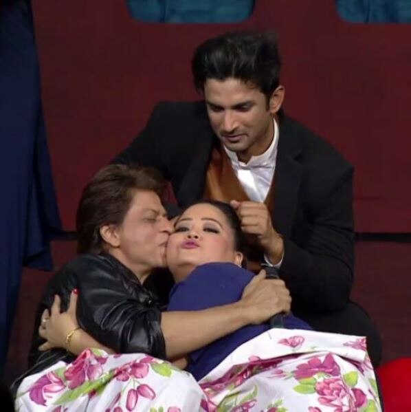 Only yesterday the episode of 'Lip Sing Battle' which is the desi version of 'Lip Sync Battle' with the brief appearance of SRK swept us off our feet and now a sad news comes from the recent shoot of the show. (Pic: Star Plus)