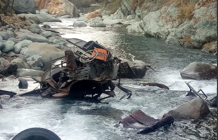 11 dead as bus falls into gorge in Jammu and Kashmir's Poonch 11 dead, several injured after bus falls into gorge in Jammu and Kashmir's Poonch