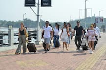 SRK 52nd Birthday: Dad takes helicopter ride back to Mumbai with Abram; B'wood celebs return too!