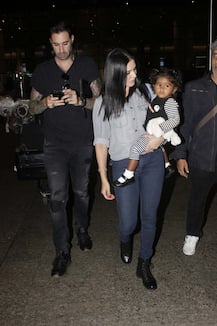 Sunny Leone spotted at Airport with hubby Daniel & protects daughter Nisha from camera flashes!