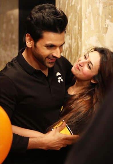 'Yeh Hai Mohabbatein' actor Vivek Dahiya turned an year older on November 8 and celebrated his 33rd birthday with wife Divyanka Tripathi and family. (Photo: Instagram)