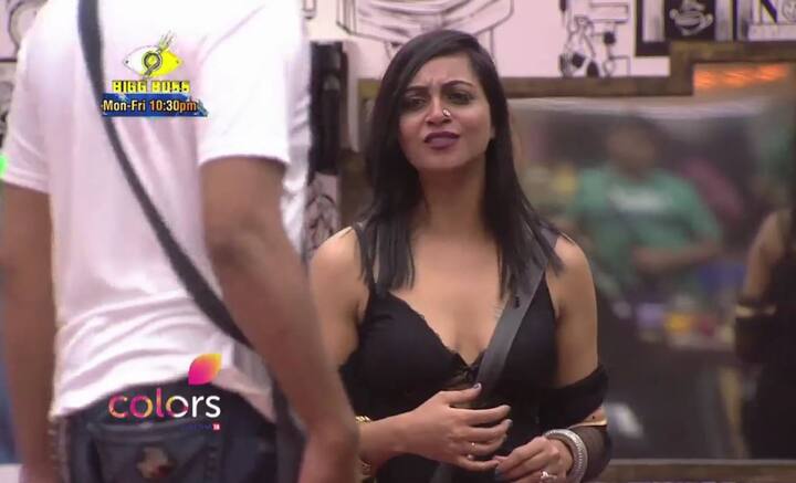'Bigg Boss 11' contestant Arshi Khan is one of the popular & boldest contestants of the show. Many times she has also been criticized by co-contestants for her vulgar antics. [PIC CREDIT: COLORS] 