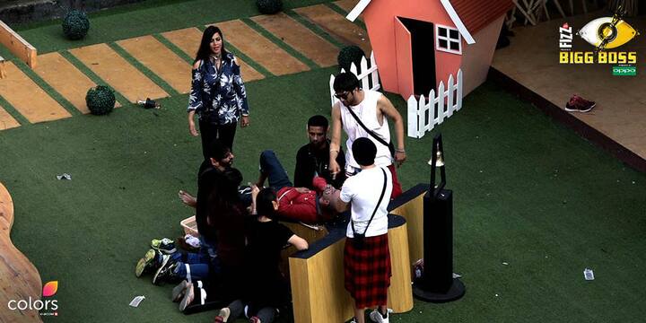 During this week's luxury budget task 'Liliput Aur Daanav', housemates showed their mean side & tortured each other. (Photo: Colors)