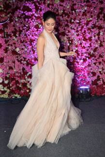 IN PICS: Kareena, Alia, Katrina,Deepika and other Bollywood DIVAS raise the GLAM quotient on the RED CARPET of Lux Golden Rose Awards 2017