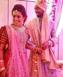 PICS: Ex 'Bigg Boss' hottie Elli AvrRam looks ravishing in a saree at cricketer Krunal Pandya's wedding reception!