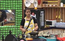 Bigg Boss 11 contestant Sabyasachi Satpathy visits Shilpa Shinde's home, Both pose in the kitchen!
