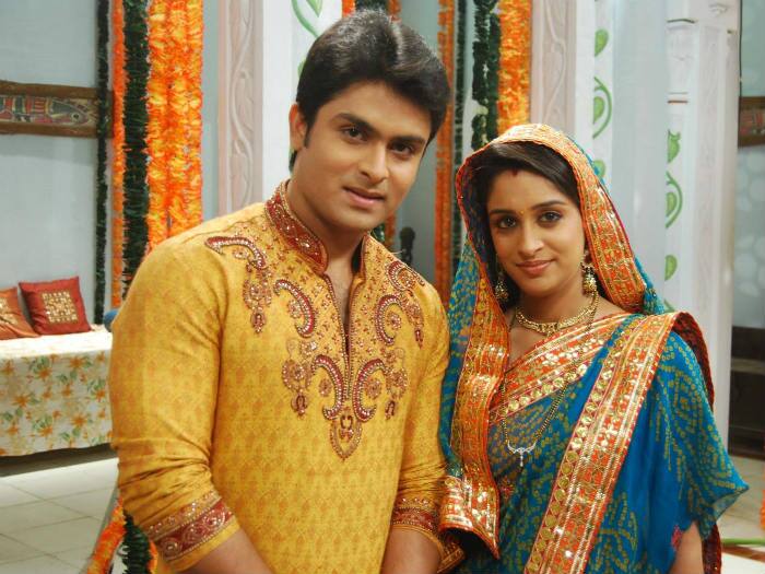 They first met on the set of colors tv show 'Sasural Simar Ka' where they played the lead couple Simar and Prem. Cupid struck the two on sets of the show and since then TV actor Shoaib Ibrahim and Dipika Kakar gave us couple goals! 
