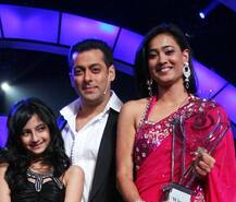 IN PICS: TV actress Shweta Tiwari's TEENAGE daughter Palak goes BOLD in her latest photo-shoot that will leave you jaw-dropped!