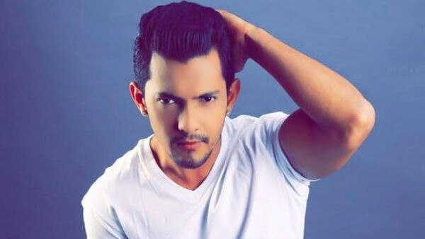 Singer Aditya Narayan ARRESTED for rash driving!  Singer Aditya Narayan ARRESTED for rash driving!