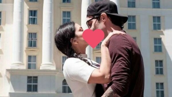 PIC ALERT! Sunny Leone LOCKS LIP with hubby Daniel Weber to mark 10 years of togetherness! PIC ALERT! Sunny Leone LOCKS LIP with hubby Daniel Weber to mark 10 years of togetherness!