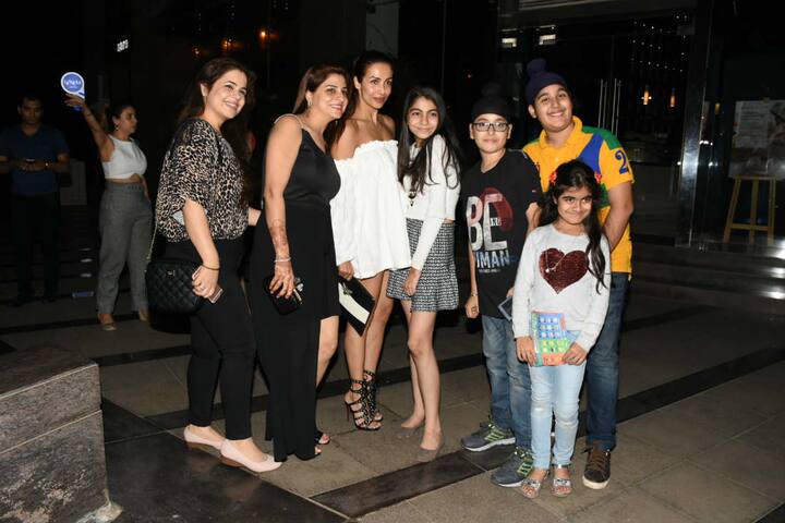 Bollywood's yummy-mummy Malaika Arora often gets snapped hanging out with her friends. Recently, she was again spotted at a Restaurant in Mumbai post dinner looking super-stunning as always. Check out the pictures here...(Photo: Manav Manglani)