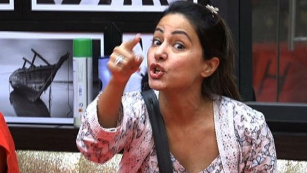 BEWARE FANS! TV star Hina Khan THREATENS to delete her social media accounts!   BEWARE FANS! TV star Hina Khan THREATENS to delete her social media accounts!