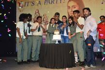 'Hichki' success bash: Rani Mukerji cuts cake & celebrates with her 'students' in style! INSIDE PICS