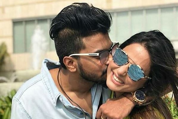 TV actress Hina Khan NOT ENGAGED; Says reports are NONSENSE TV actress Hina Khan NOT ENGAGED; Says reports are NONSENSE