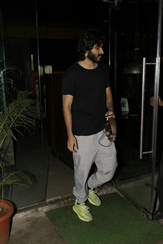 In Pics Anil Kapoor S Son Harshvardhan Kapoor Spotted On A Dinner Date With Pooja Bedi S