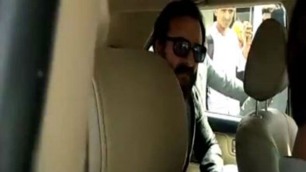 WATCH: ANGRY Saif Ali Khan misbehaves with driver in Jodhpur ahead of Blackbuck case verdict! WATCH: ANGRY Saif Ali Khan misbehaves with driver in Jodhpur ahead of Blackbuck case verdict!