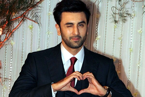 Ranbir Kapoor meets fans on Mumbai streets! Ranbir Kapoor meets fans on Mumbai streets!